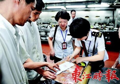 惠州市食藥監局執法人員突擊檢查市區餐飲單位嚴查肉類食品安全